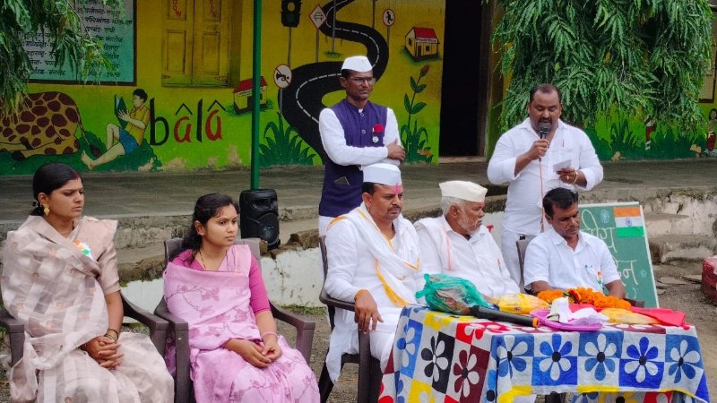 शाळेत मार्गदर्शन व सन्मान कार्यक्रम